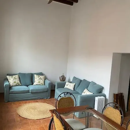 Gran Casa Con Balcón En Centro Histórico *
