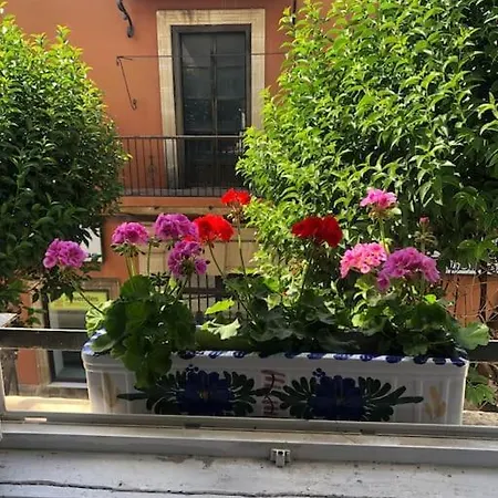 Gran Casa Con Balcón En Centro Histórico